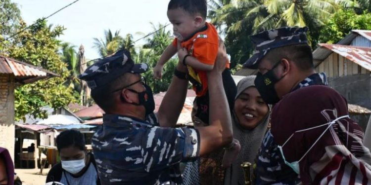 Sukseskan KBN, TNI AL Bakti Sosial Kesehatan di Tapteng