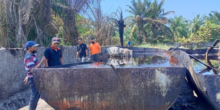 Tangki Limbah Minyak Kotor Terbakar di Eks PT Lestari Wood Sergai