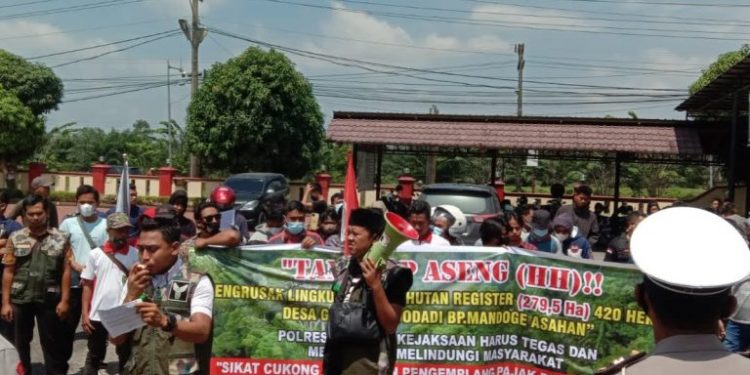 Ratusan Massa GM PPMA dan Koptan HST Berunjuk Rasa di Mapolres Asahan