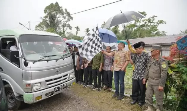 Bupati Pakpak Bharat Launching Bus Sekolah Gratis