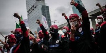 Ratusan Buruh DKI Jakarta Demo Minta Banding atas putusan turunnya UMP