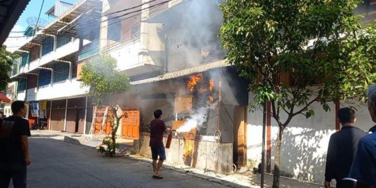 Dapur Kafe Tongkrongan Sibolga Terbakar