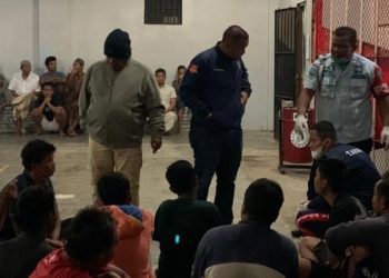 Deteksi Dini Peredaran Narkotika, Petugas Rutan Humbahas Geledah Kamar Hunian