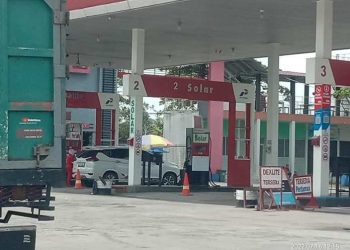Solar Langka, Antrean Panjang Truk Bikin Macet di Sergai