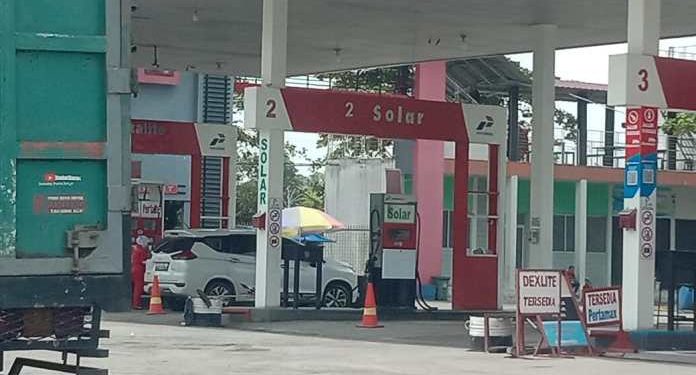 Solar Langka, Antrean Panjang Truk Bikin Macet di Sergai