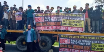 Petani Tuntut Bupati Samosir Cabut Surat Penghentian Penyadapan Getah Pinus