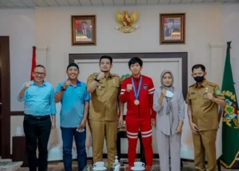 Bawa Timnas U-16 Juara AFF, Bobby Berangkatkan Orang Tua Crespo Naik Haji