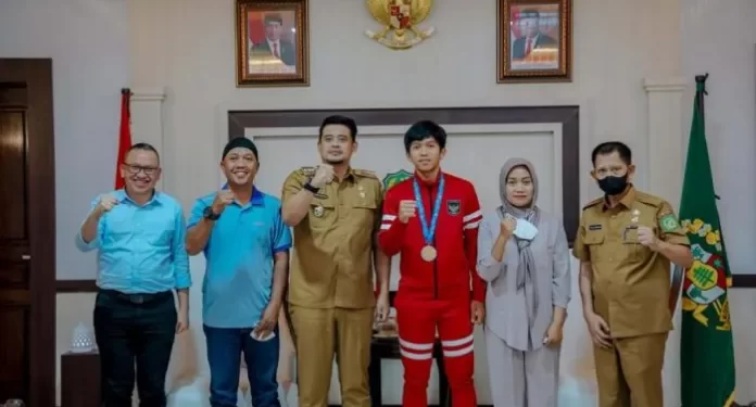 Bawa Timnas U-16 Juara AFF, Bobby Berangkatkan Orang Tua Crespo Naik Haji