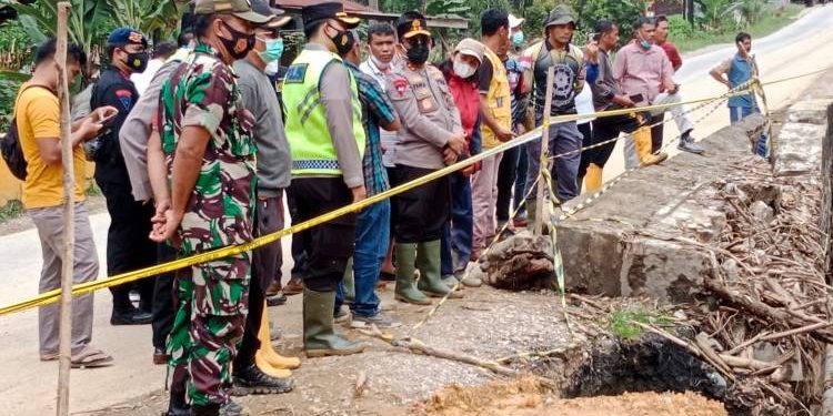 Kapolda Sumut Turun Langsung di Lokasi Longsor di Desa Jangga