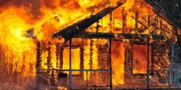 Pasutri Pedagang Bensin Diamuk Api, Rumah Ludes