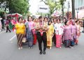 Bhayangkari Bersama Polwan Polres Simalungun Ikut Parade Kebaya Nasional Menuju UNESCO di Lap Benteng