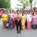 Bhayangkari Bersama Polwan Polres Simalungun Ikut Parade Kebaya Nasional Menuju UNESCO di Lap Benteng