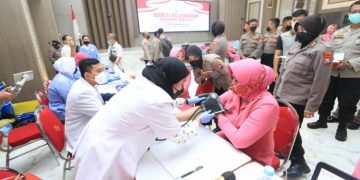 Sambut Hari Polwan ke-74, Polwan Polda Jatim Gelar Donor Darah, Baksos dan Polwan Goes To School