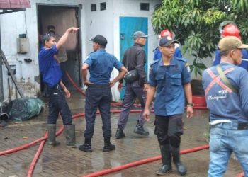 Gudang Elektronik Di Jalan Dwi Kora Desa Pematang Johar Deli Serdang Terbakar