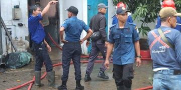 Gudang Elektronik Di Jalan Dwi Kora Desa Pematang Johar Deli Serdang Terbakar
