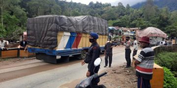 Batalyon B Respon Cepat Evakuasi dan Pengamanan Jalur Longsor diKecamatan Lumban Julu