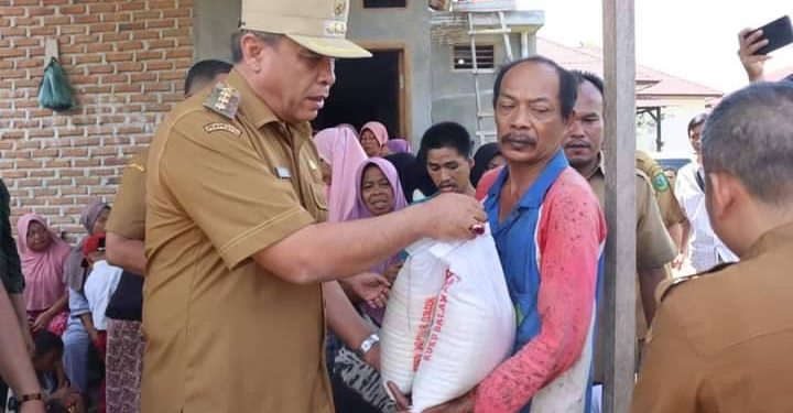 Bupati Madina Sambangi Korban Kebakaran di Kelurahan Dalan Lidang