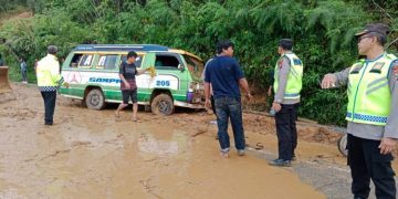 Hati-hati…! Jalur Lintas Sumatera – Tarutung Longsor