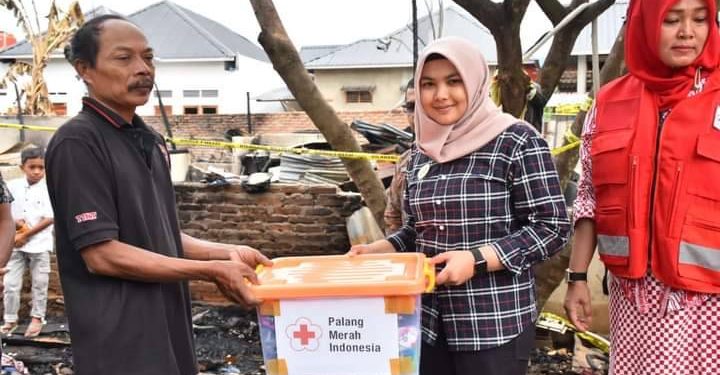 Kunjungi Korban Kebakaran, Wabup Madina Prihatin dan Salurkan Bantuan