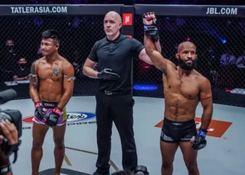 Tendangan Lutut Super Johnson Buat Moraes KO di One Championship