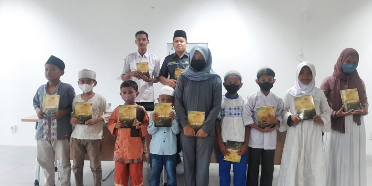Agus Tanjung Launching Buku Ber-IPNU Ber-Indonesia Bersama Anak-anak Yatim