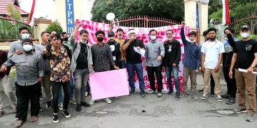 Diduga Bermasalah : PTPN 3 di Demo Mahasiswa