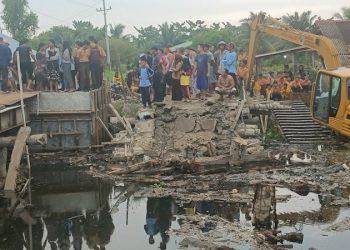 Masyarakat Kecewa, Dinas PULR Deli Serdang Rusak Jembatan, Aktivitas Anak Sekolah Terganggu