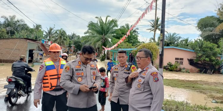 Polresta Deli Serdang bersama dengan Forkopimda Kabupaten Deli Serdang serta instansi terkait lainnya melakukan Upaya Penanganan dengan membangun Dapur Umum Atas Bencana Banjir