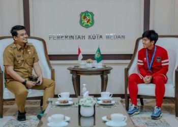 Wali Kota Medan Menghadiahi Femas Aprian Crespo dan Kedua Orang Tuanya Dengan Ke Tanah Suci