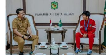 Wali Kota Medan Menghadiahi Femas Aprian Crespo dan Kedua Orang Tuanya Dengan Ke Tanah Suci