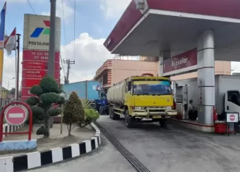 Antrian Truk Isi BBM Solar, Jalan Medan Pematang Siantar Macet Ratusan Meter