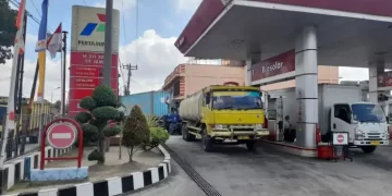 Antrian Truk Isi BBM Solar, Jalan Medan Pematang Siantar Macet Ratusan Meter