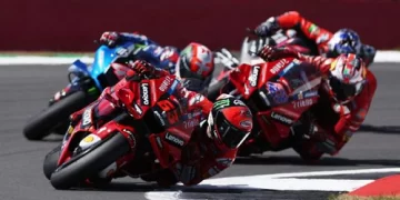 Kalahkan Vinales, Bagnaia Juara MotoGP Inggris 2022