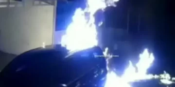 Pria Tak Dikenal Bakar Mobil Milik Warga di Perumahan Deli Garden II Deli Serdang