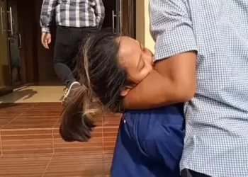 Diperiksa Polisi, Ratna Bos Judi Online Beromzet Miliar Rupiah per Hari Pingsan