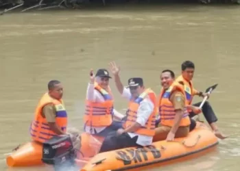 Pj Wali Kota Tebing Tinggi Bersama TKPSDA Sumut Survey Sungai dan IPA PDAM Tirta Bulian