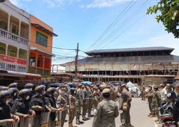 Ricuh, Aksi Satpol PP Provsu  Bongkar Bekas Bioskop Ria Berastagi