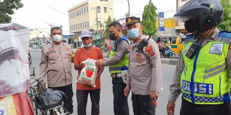 Polsek Percut Sei Tuan Melaksanakan Kegiatan Bakti Sosial