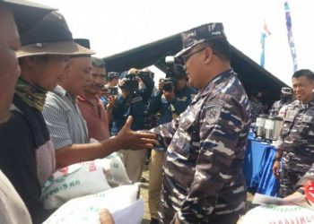 Danlantamal I Kolaborasi HNSI Medan Bersihkan Sampah di Perairan Belawan