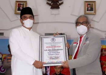 Bupati Madina Terima Penghargaan Tokoh Peduli Anak dari Komnas PA
