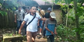 Aparat kepolisian mengobrak-abrik sarang narkoba di Desa Selamat, Kecamatan Biru