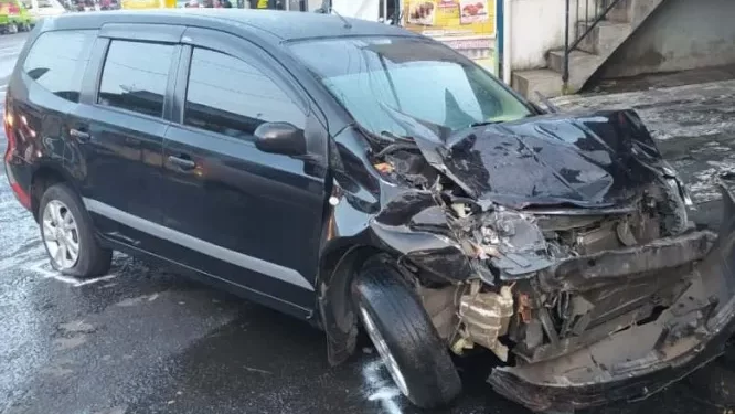 Bus Pariwisata Menabrak Sejumlah Mobil, Enam Orang Tewas
