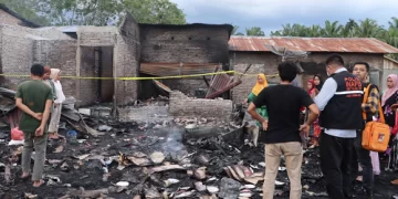 12 Kios Ludes Terbakar Saat Api Melalap 17 Rumah di Paluta
