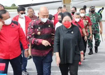 Bupati Taput Sambut Katua DPR RI Di Bandara Silangit