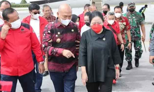 Bupati Taput Sambut Katua DPR RI Di Bandara Silangit