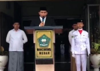 Pimpin Upacara Peringatan HSN, Kabid Penmad Kanwil Kemenag Sumut Ajak Warga MAN 2 Medan Mendoakan Para Pahlawan Bangsa