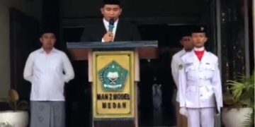 Pimpin Upacara Peringatan HSN, Kabid Penmad Kanwil Kemenag Sumut Ajak Warga MAN 2 Medan Mendoakan Para Pahlawan Bangsa