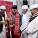 Anies Baswedan Diberi Tongkat, Simbol Kepemimpinan oleh Ulama Sumatera Utara