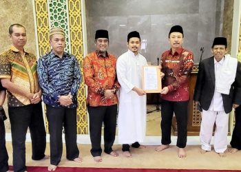 KETUA PWNU & KEPALA KEJATI RIAU MENJADI SAKSI DALAM PROSES IKRAR MASUK AGAMA ISLAM (MUALAF)