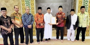 KETUA PWNU & KEPALA KEJATI RIAU MENJADI SAKSI DALAM PROSES IKRAR MASUK AGAMA ISLAM (MUALAF)